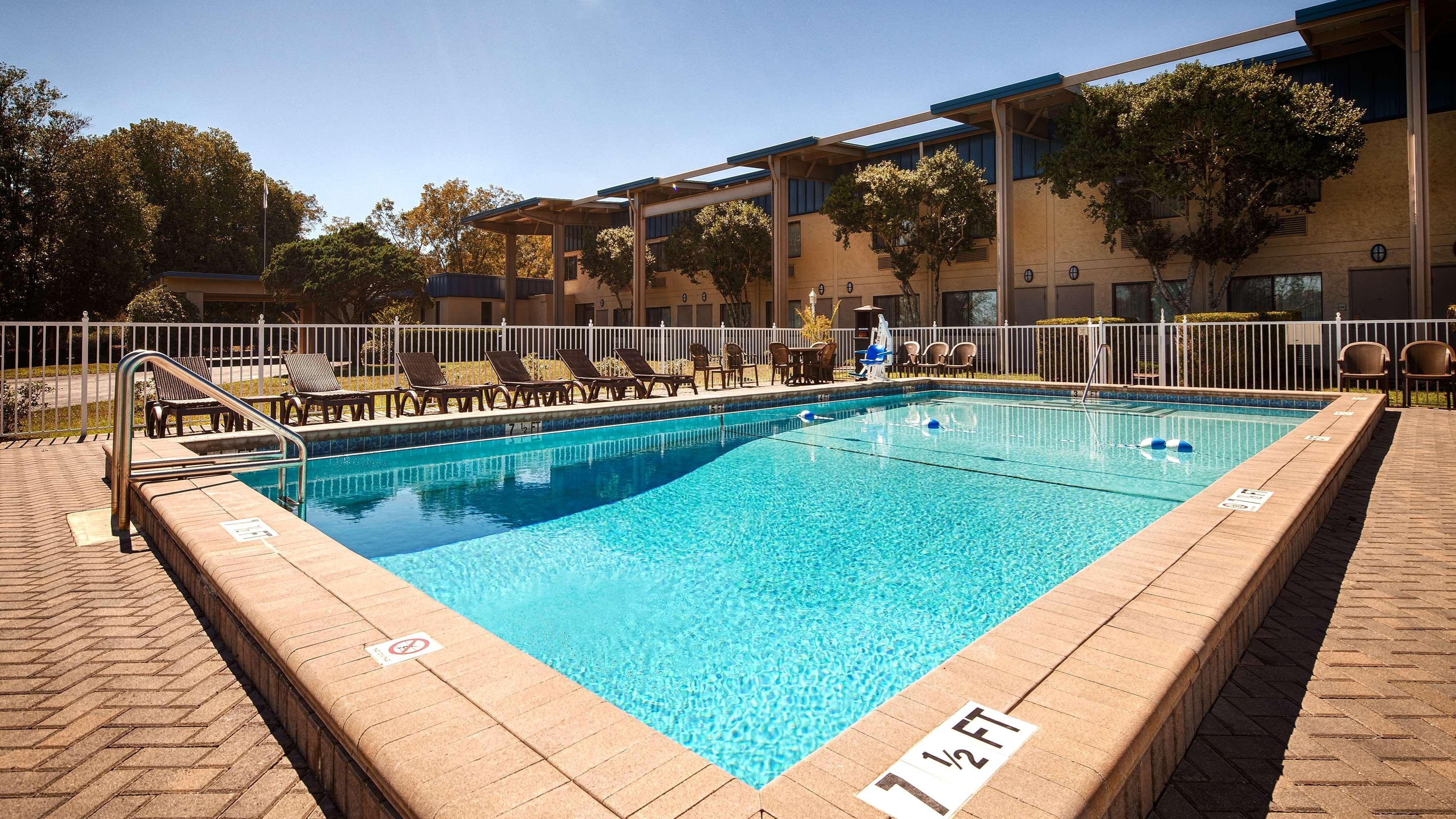 Best Western Crossroads Inn DeFuniak Springs Exterior photo