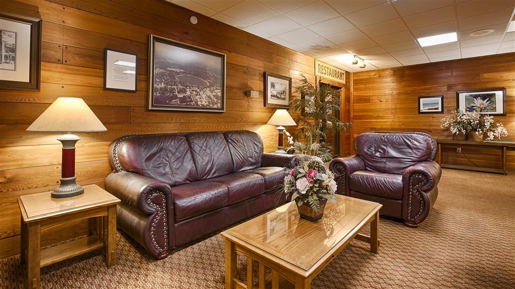 Best Western Crossroads Inn DeFuniak Springs Interior photo