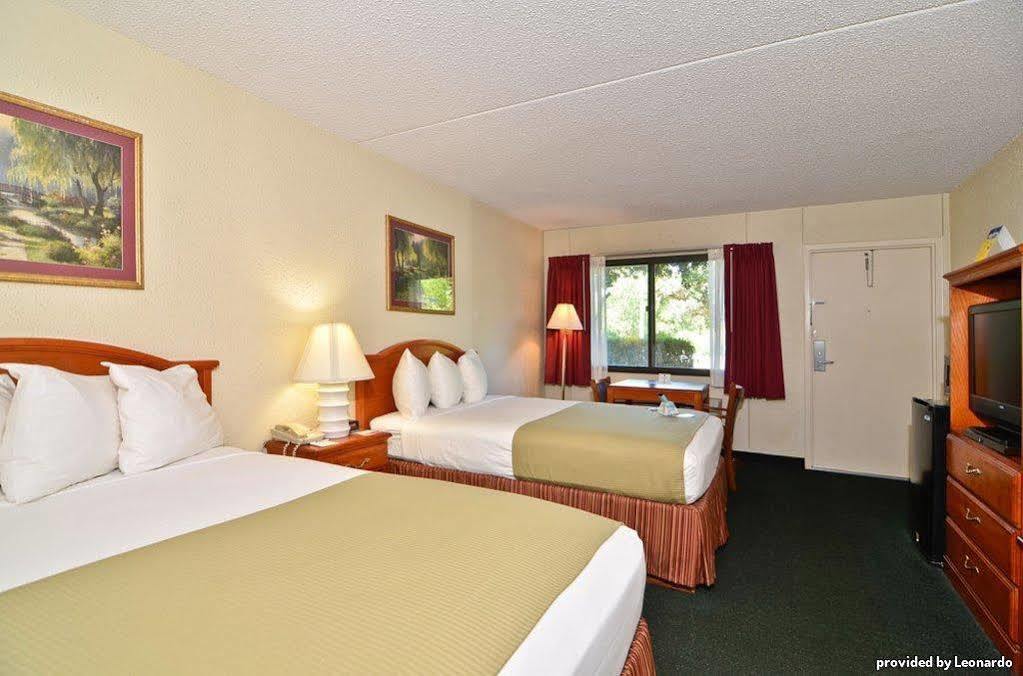 Best Western Crossroads Inn DeFuniak Springs Room photo